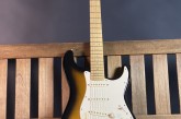 Fender 50th Anniversary American Deluxe Stratocaster Sunburst 2004-17.jpg